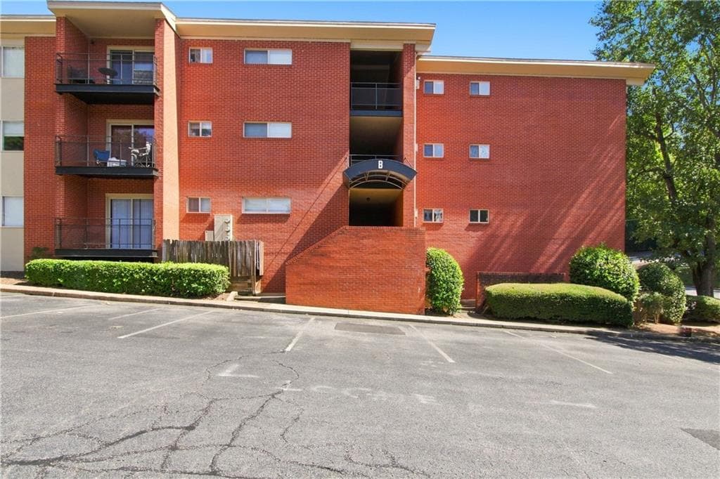 2 bedroom, 1 bathroom, 795 sq ft condominium for sale at 250 Little Street B102, Athens, GA 30605