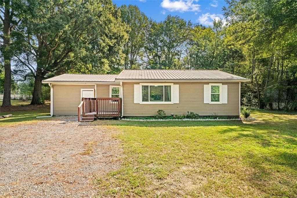 3 bedroom, 1 bathroom, 1,154 sq ft single family residence for sale at 163 Ben Putnam Road, Resaca, GA 30735
