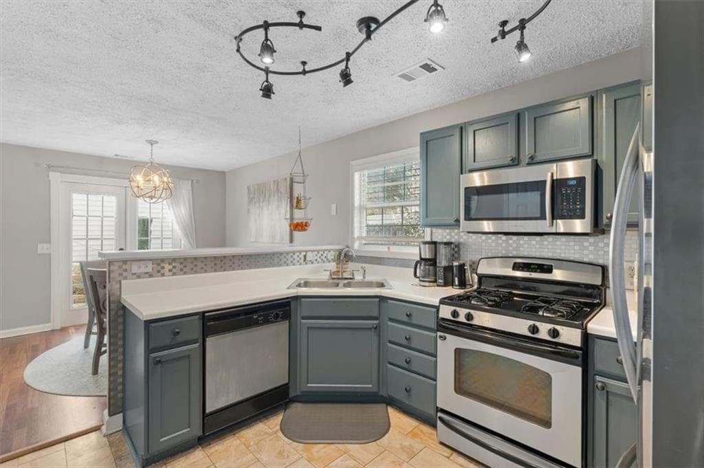 2 bedroom, 3 bathroom, 1,078 sq ft single family residence for sale at 1061 Daventry Crossing, Woodstock, GA 30188
