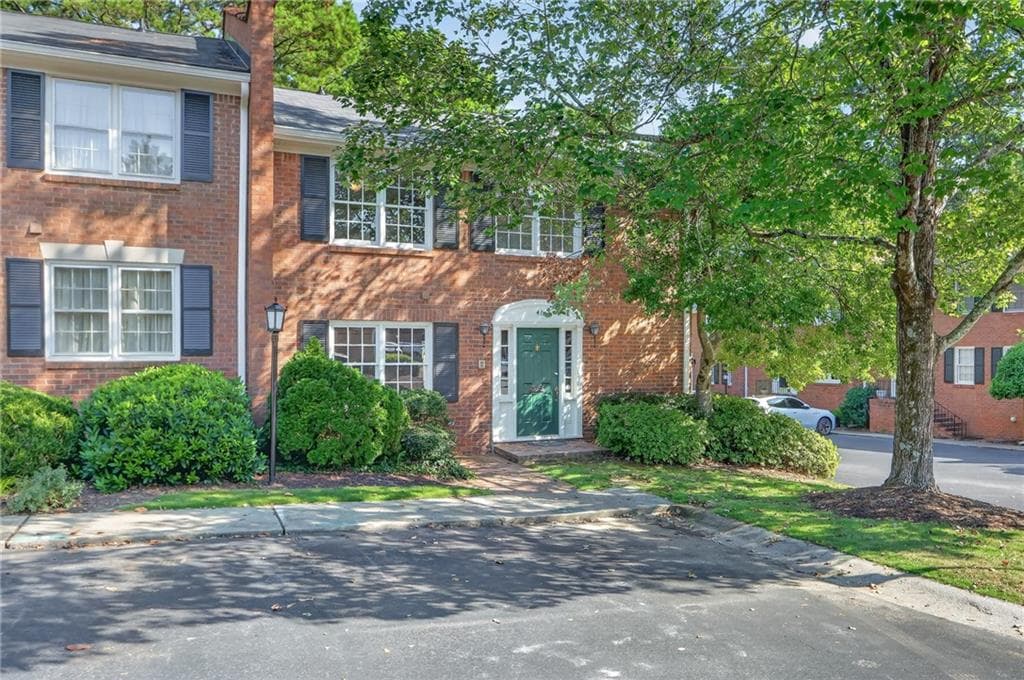 3 bedroom, 3 bathroom, 2,164 sq ft condominium for sale at 4620 Wieuca Road 41, Atlanta, GA 30342