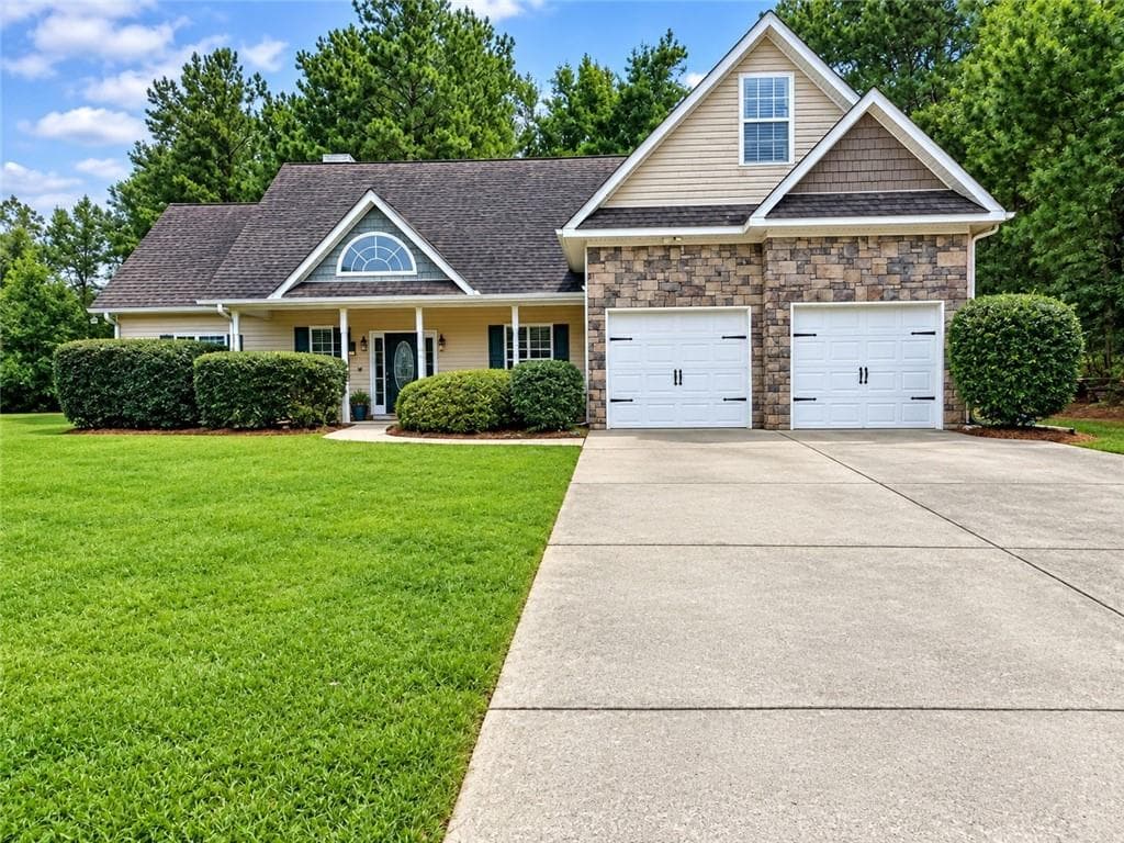 3 bedroom, 2 bathroom, 2,016 sq ft single family residence for sale at 191 Aaron Court, Forsyth, GA 31029