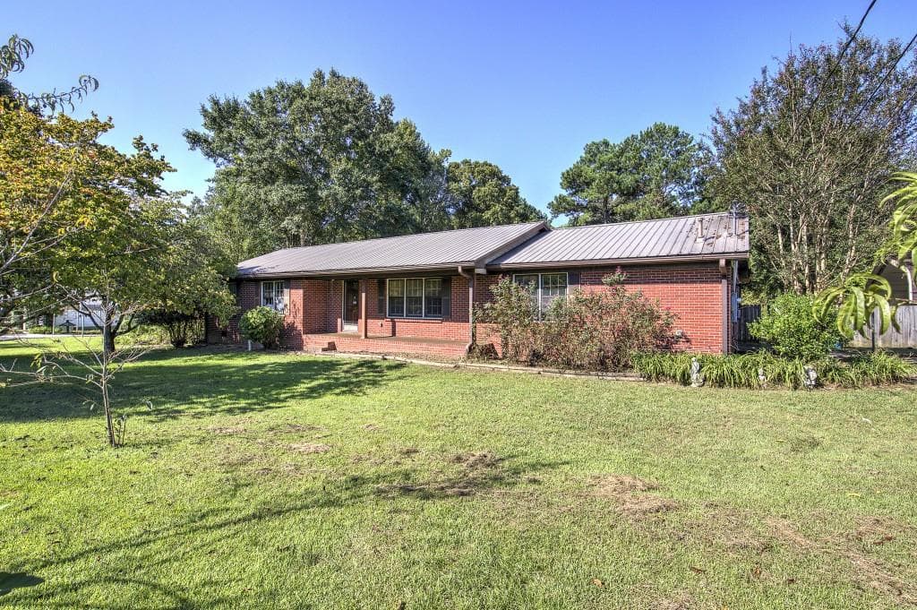 3 bedroom, 2 bathroom, 2,192 sq ft single family residence for sale at 11 Villamar Street, Rome, GA 30165