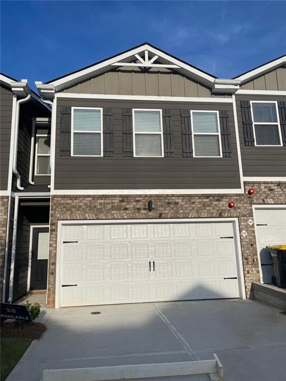 3 bedroom, 3 bathroom, 1,584 sq ft single family residence for sale at 11538 Kimberly Way, Hampton, GA 30228