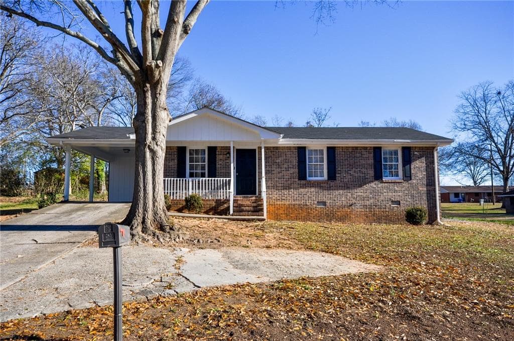 3 bedroom, 1 bathroom, 1,162 sq ft single family residence for sale at 200 Capitol Avenue, Winder, GA 30680