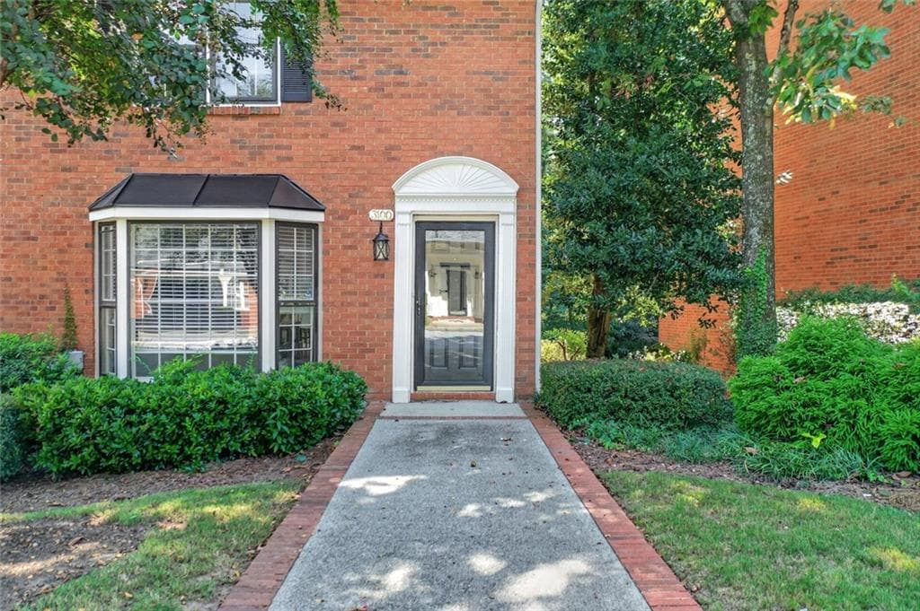 3 bedroom, 3 bathroom, 2,199 sq ft townhouse for sale at 3100 Vinings Ridge Drive, Atlanta, GA 30339