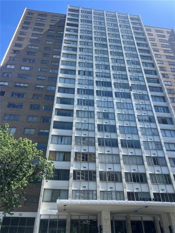 2 bedroom, 2 bathroom, 1,256 sq ft condominium for sale at 215 Piedmont Avenue 1906, Atlanta, GA 30308
