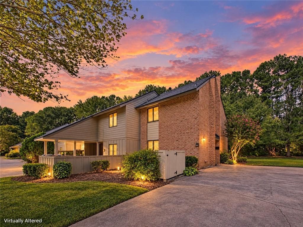 2 bedroom, 2 bathroom, 1,552 sq ft condominium for sale at 2483 Cedar Canyon Road, Marietta, GA 30067