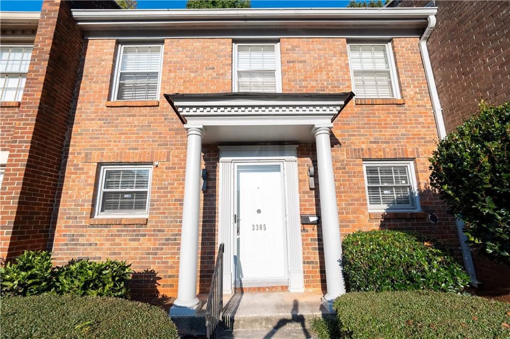 3 bedroom, 3 bathroom, 1,680 sq ft condominium for sale at 3305 York Place, Decatur, GA 30032