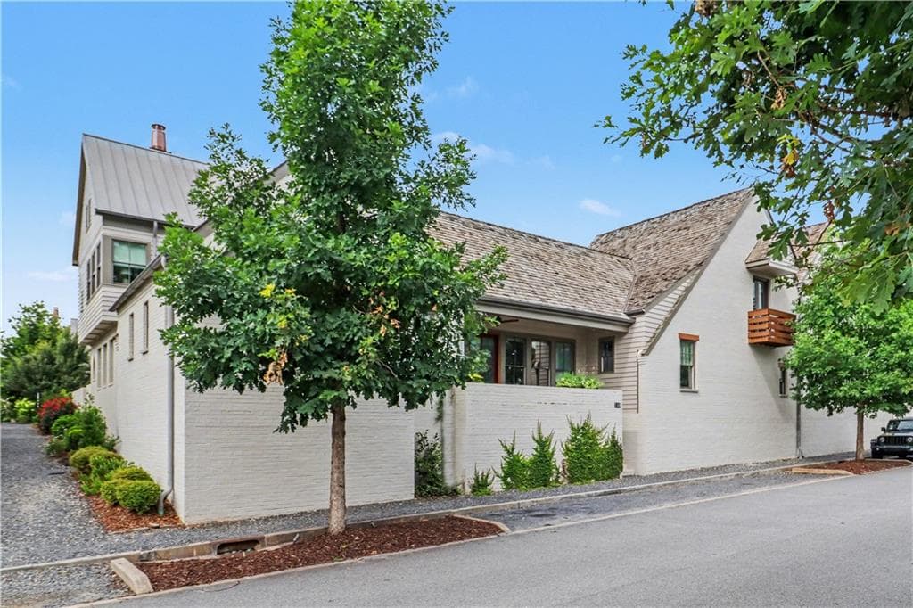 3 bedroom, 3 bathroom, 1,750 sq ft townhouse for sale at 110 4TH Street, Fayetteville, GA 30214