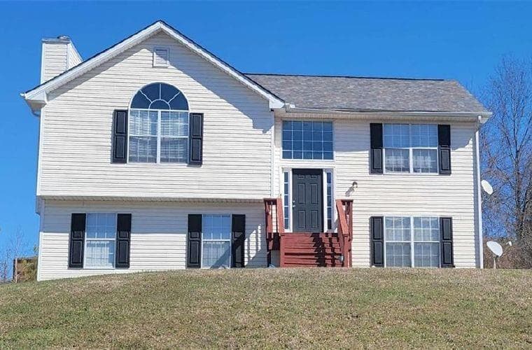 3 bedroom, 2 bathroom, 1,480 sq ft single family residence for sale at 1620 Amelia Court, Hampton, GA 30228