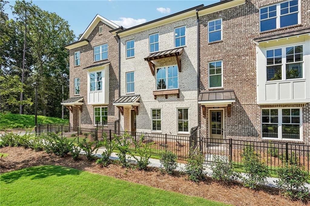 3 bedroom, 4 bathroom, 2,201 sq ft townhouse for sale at 4565 Deanston Court 388, Peachtree Corners, GA 30092
