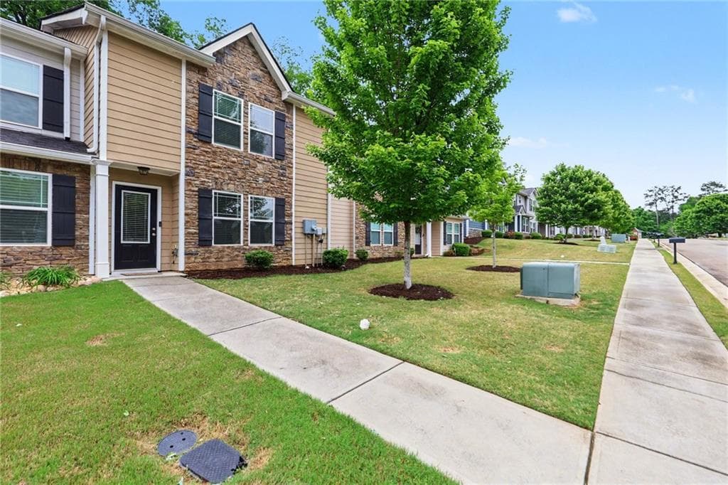 3 bedroom, 3 bathroom, 1,464 sq ft townhouse for sale at 5960 Garden Circle, Douglasville, GA 30135