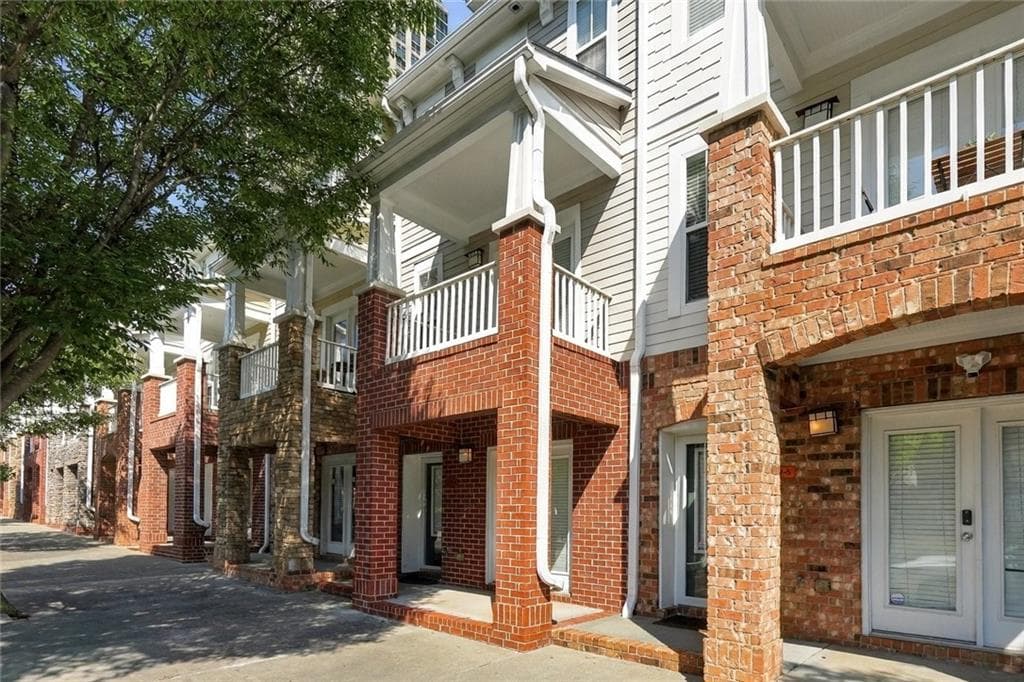 2 bedroom, 4 bathroom, 1,270 sq ft townhouse for sale at 217 16th Street 6, Atlanta, GA 30363
