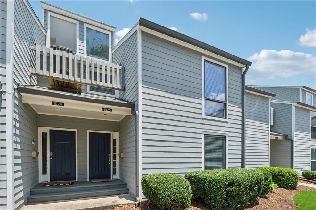2 bedroom, 2 bathroom, 1,352 sq ft condominium for sale at 1023 Riverbend Club Drive 23, Atlanta, GA 30339