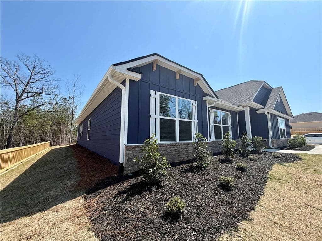 4 bedroom, 3 bathroom, 2,505 sq ft single family residence for sale at 225 Oak Court, Williamson, GA 30292