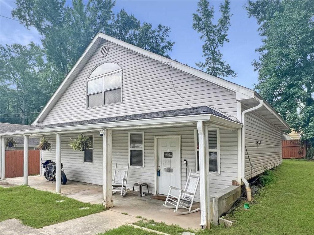 5 bedroom, 2 bathroom, 2,400 sq ft single family residence for sale at 4004 Campbellton Road, Atlanta, GA 30331