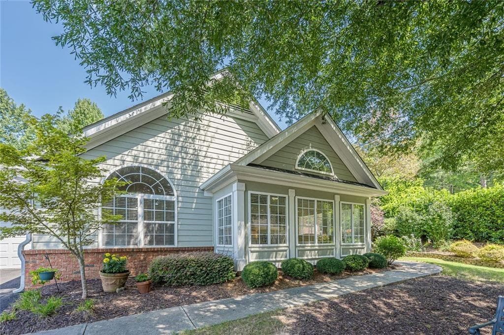 2 bedroom, 2 bathroom, 1,550 sq ft condominium for sale at 2943 Oakside Circle, Alpharetta, GA 30004