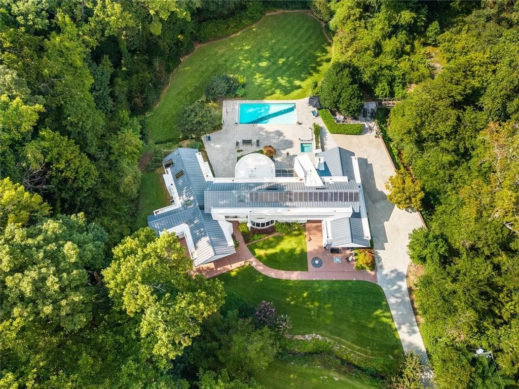6 bedroom, 5 bathroom, 4,947 sq ft single family residence for sale at 500 Franklin Road, Sandy Springs, GA 30342