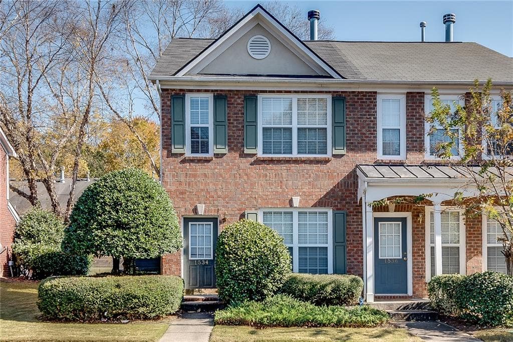 2 bedroom, 3 bathroom, 1,228 sq ft townhouse for sale at 1534 Cove Creek Circle, Norcross, GA 30093