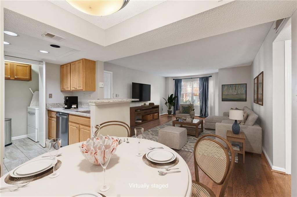 1 bedroom, 1 bathroom, 690 sq ft condominium for sale at 2054 Chastain Park Court, Atlanta, GA 30342
