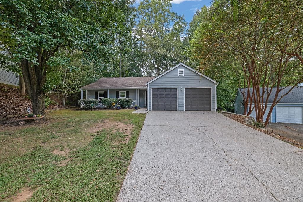 3 bedroom, 2 bathroom, 1,546 sq ft single family residence for sale at 10650 Colony Glen Drive, Johns Creek, GA 30022
