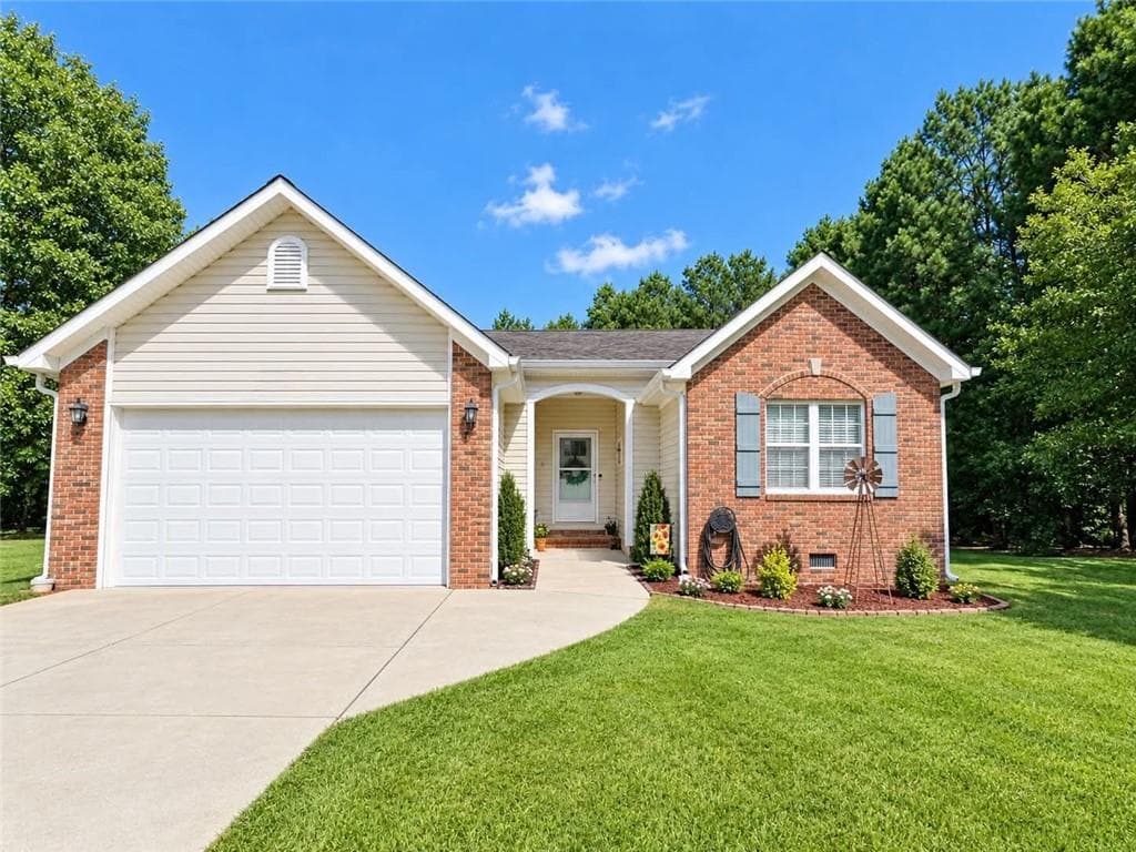 3 bedroom, 2 bathroom, 1,605 sq ft single family residence for sale at 5721 Big Texas Valley Road, Rome, GA 30165