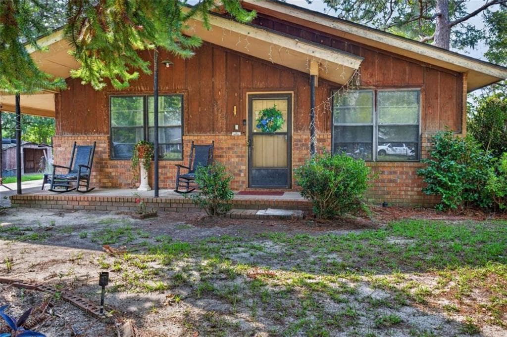 3 bedroom, 2 bathroom, 1,410 sq ft single family residence for sale at 302 Lakeview Drive, Glennville, GA 30427