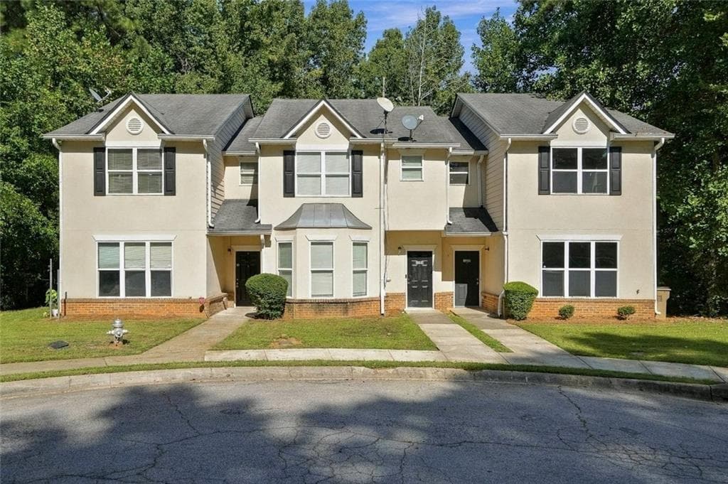 3 bedroom, 3 bathroom, 1,440 sq ft townhouse for sale at 2282 Coach Way, Jonesboro, GA 30236