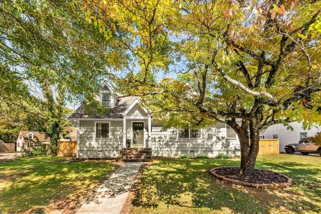 3 bedroom, 2 bathroom, 1,566 sq ft single family residence for sale at 1471 Hardin Avenue, College Park, GA 30337