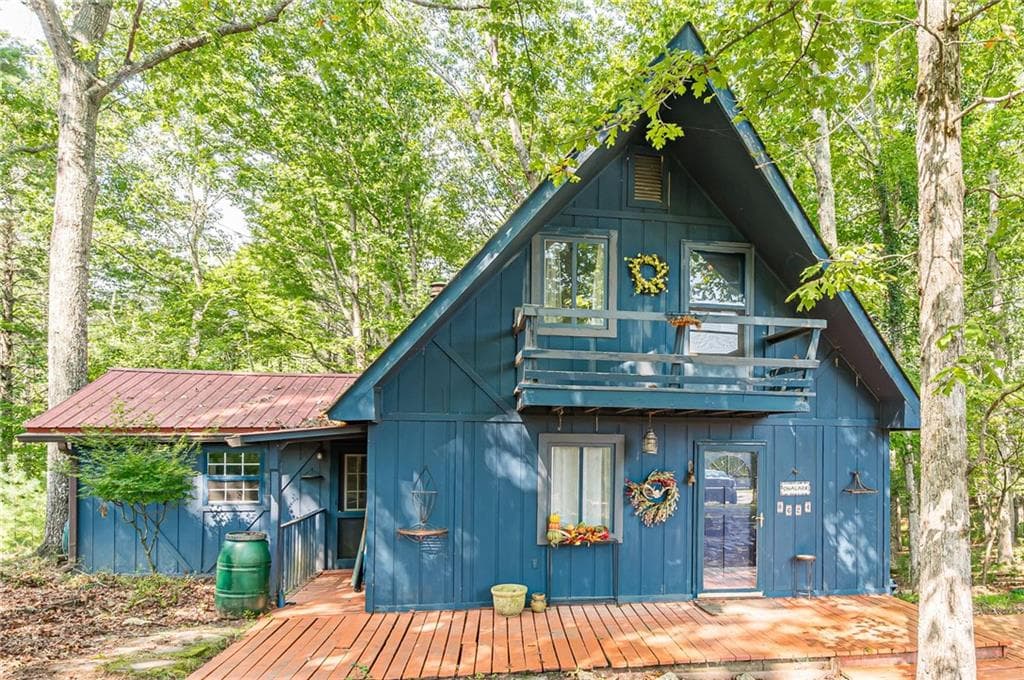 2 bedroom, 1 bathroom, 1,129 sq ft single family residence for sale at 8624 Old Dial Rd, Blue Ridge, GA 30513