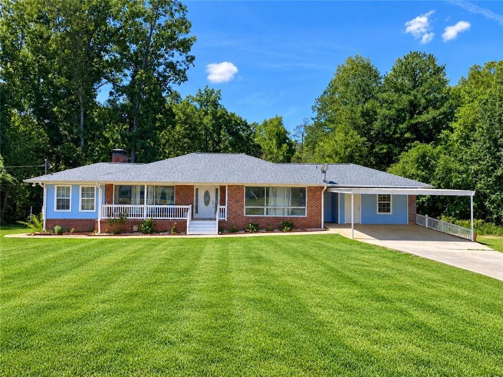 3 bedroom, 2 bathroom, 9 sq ft single family residence for sale at 230 North Drive, Hampton, GA 30228