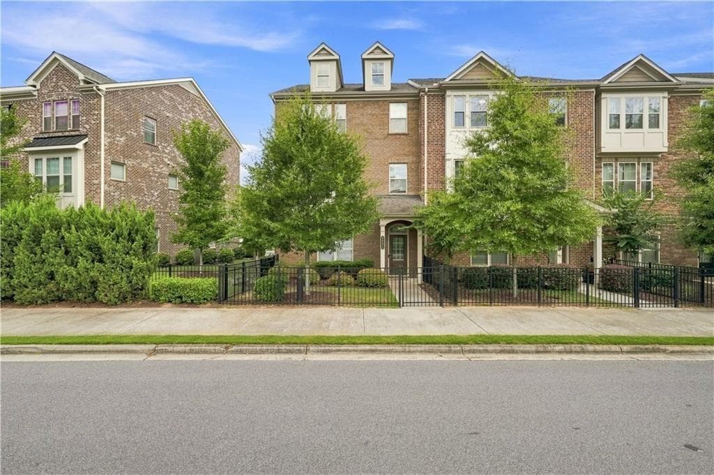 4 bedroom, 4 bathroom, 2,504 sq ft townhouse for sale at 5831 Terrace Bend Way, Peachtree Corners, GA 30092