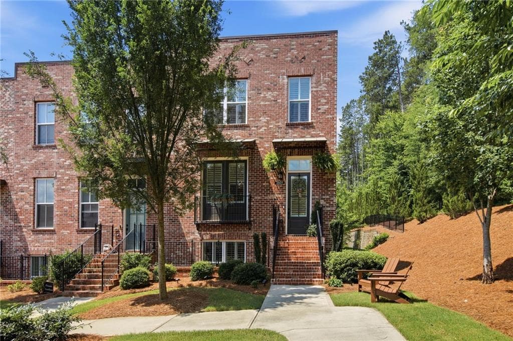 3 bedroom, 4 bathroom, 2,271 sq ft townhouse for sale at 3901 Prairie Field Crossing, Suwanee, GA 30024