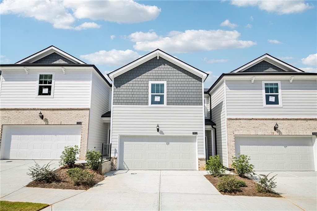 3 bedroom, 3 bathroom, 1,640 sq ft townhouse for sale at 7852 Marie Way, Fairburn, GA 30213
