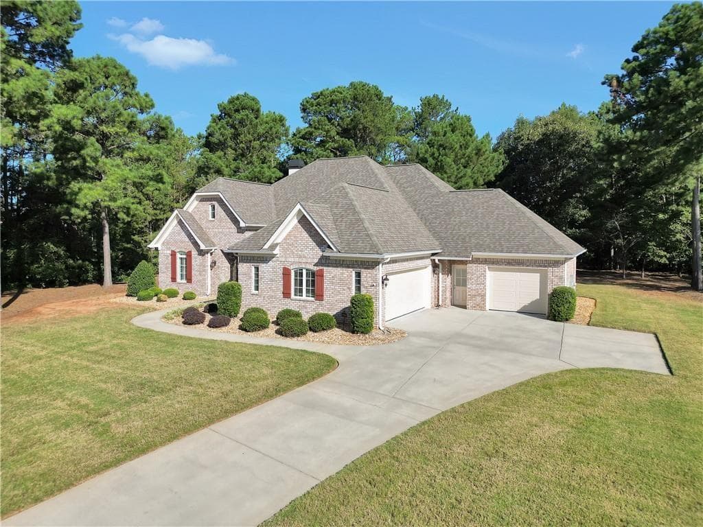 4 bedroom, 4 bathroom, 3,082 sq ft single family residence for sale at 105 Freedom Drive, Forsyth, GA 31029