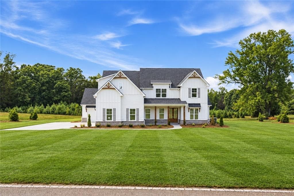 5 bedroom, 4 bathroom, 3,843 sq ft single family residence for sale at 137 Twin Oaks Drive, Hampton, GA 30228