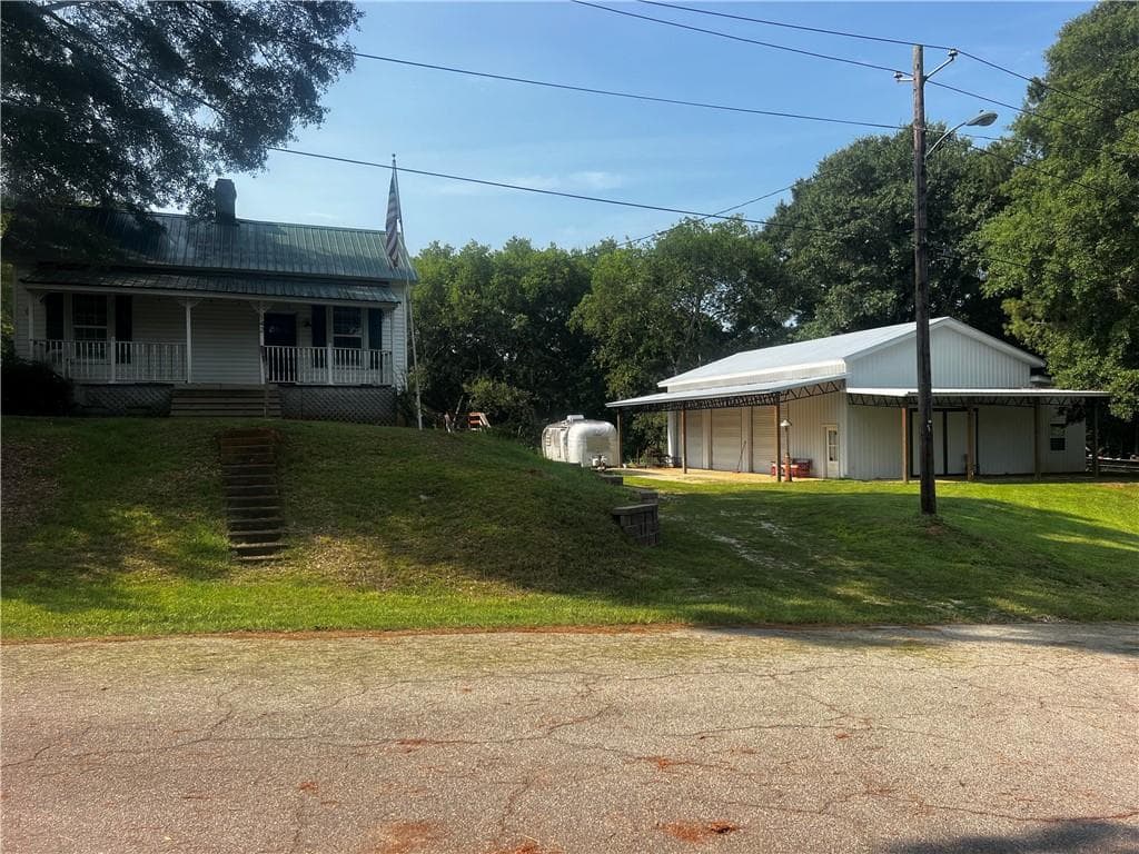 2 bedroom, 1 bathroom, 1,164 sq ft single family residence for sale at 142 Jh Aldridge Drive, Juliette, GA 31046