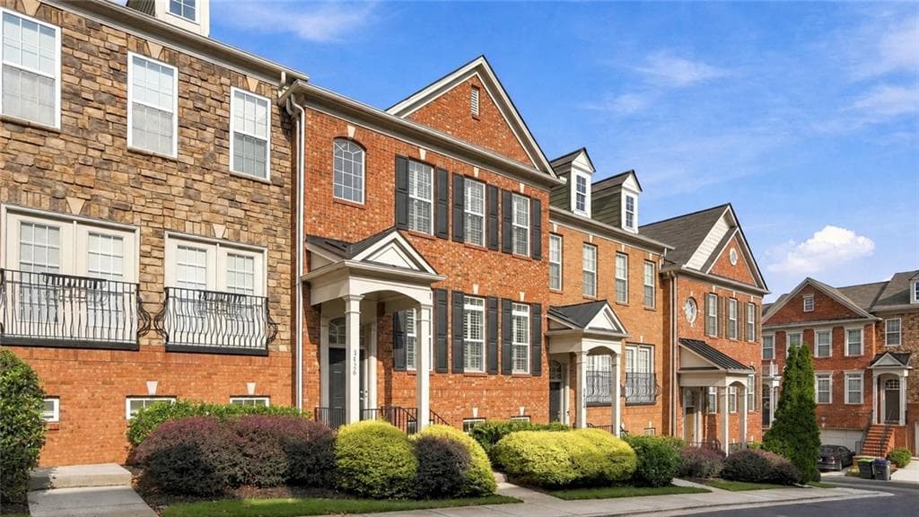 3 bedroom, 4 bathroom, 2,328 sq ft townhouse for sale at 3426 Triview Square, Atlanta, GA 30339