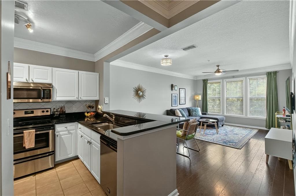 1 bedroom, 1 bathroom, 895 sq ft condominium for sale at 4203 Westchester Ridge, Atlanta, GA 30329
