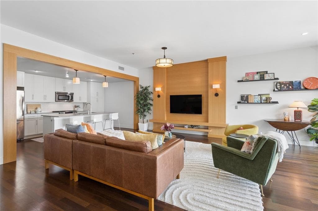 2 bedroom, 2 bathroom, 1,880 sq ft condominium for sale at 1100 Howell Mill Road 503, Atlanta, GA 30318