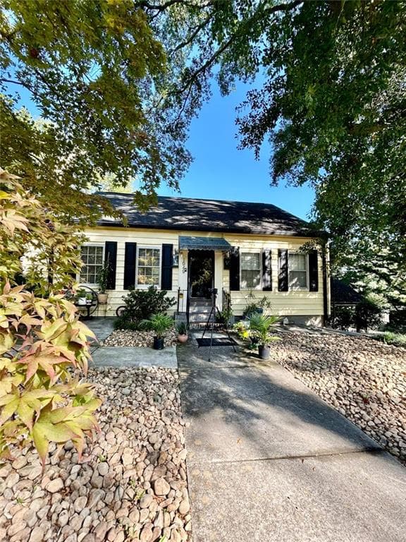 4 bedroom, 2 bathroom, 2,528 sq ft single family residence for sale at 1049 Park Street, Gainesville, GA 30501