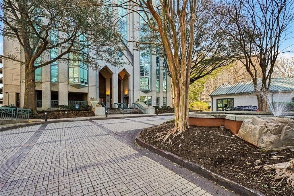 2 bedroom, 2 bathroom, 1,228 sq ft condominium for sale at 2870 Pharr Court 1806, Atlanta, GA 30305