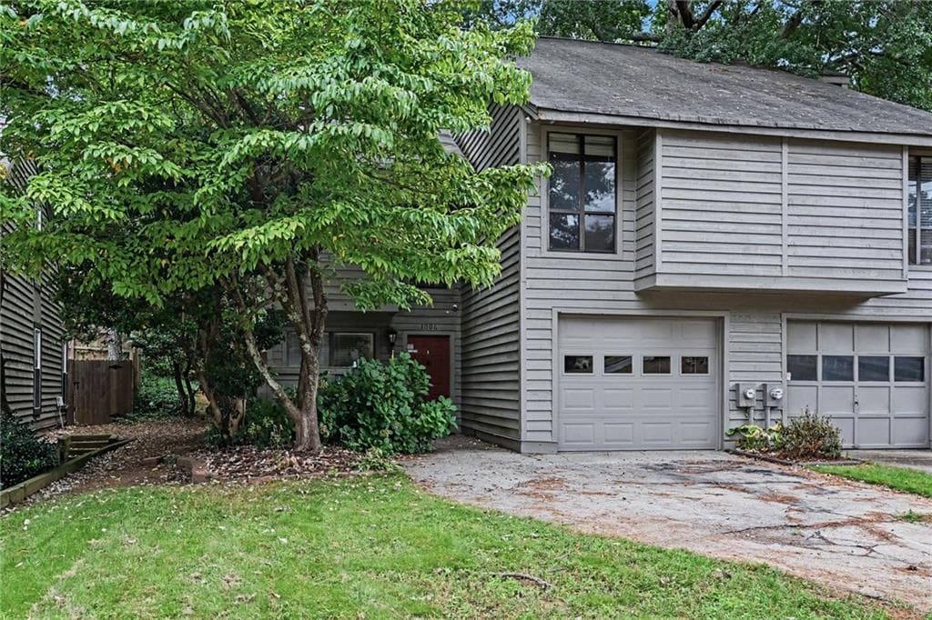 2 bedroom, 2 bathroom, 1,351 sq ft townhouse for sale at 1006 Creatwood Circle, Smyrna, GA 30080