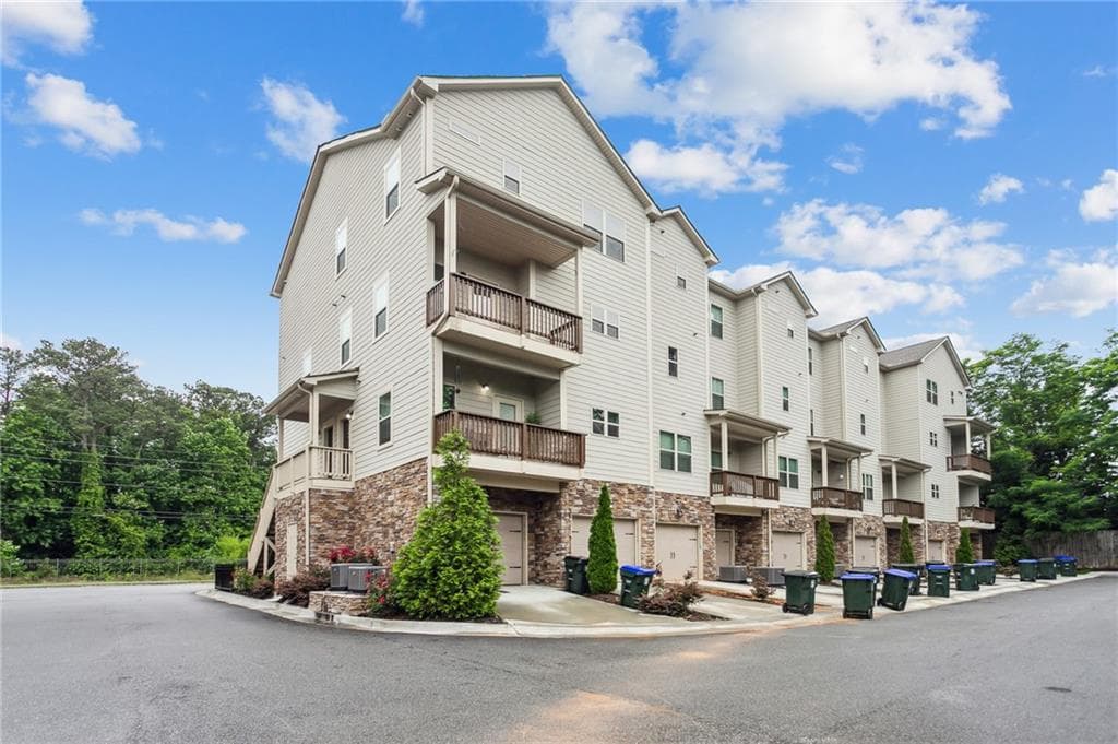 3 bedroom, 4 bathroom, 2,008 sq ft townhouse for rent at 3108 Quantum Lane 52, Chamblee, GA 30341 for $2,640 a month