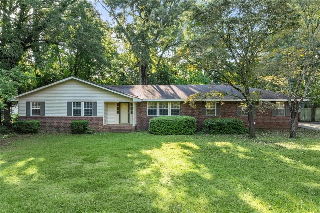3 bedroom, 2 bathroom, 1,670 sq ft single family residence for sale at 607 Hardeman Avenue, Fort Valley, GA 31030