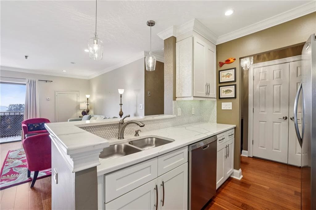 1 bedroom, 1 bathroom, 760 sq ft condominium for sale at 300 Johnson Ferry Road B804, Sandy Springs, GA 30328