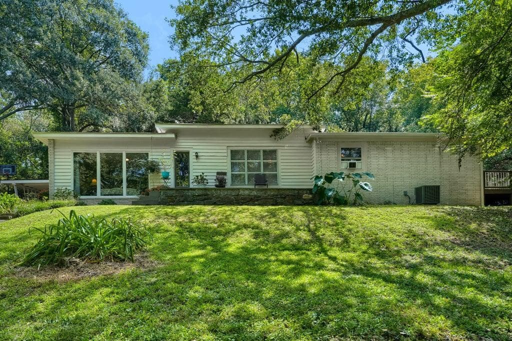 2 bedroom, 2 bathroom, 1,470 sq ft single family residence for sale at 615 Spring Street, Villa Rica, GA 30180
