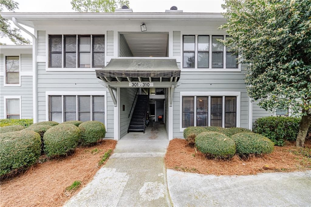 1 bedroom, 1 bathroom, 859 sq ft condominium for sale at 303 Summit North Drive, Atlanta, GA 30324