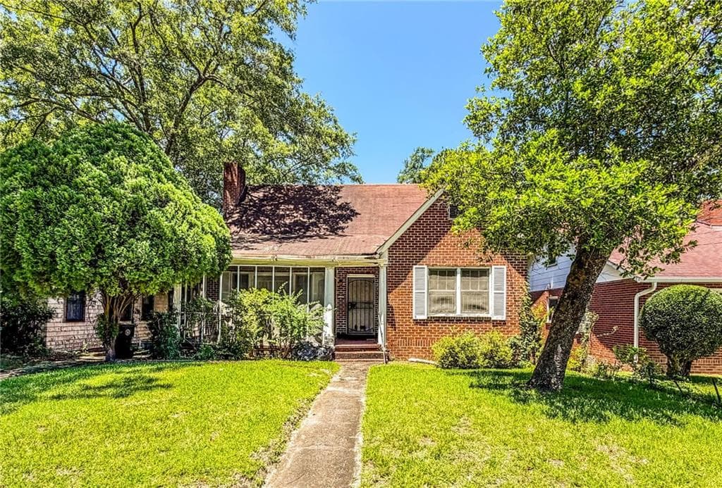 5 bedroom, 2 bathroom, 2,573 sq ft single family residence for sale at 1221 Brentwood Avenue, Macon, GA 31204