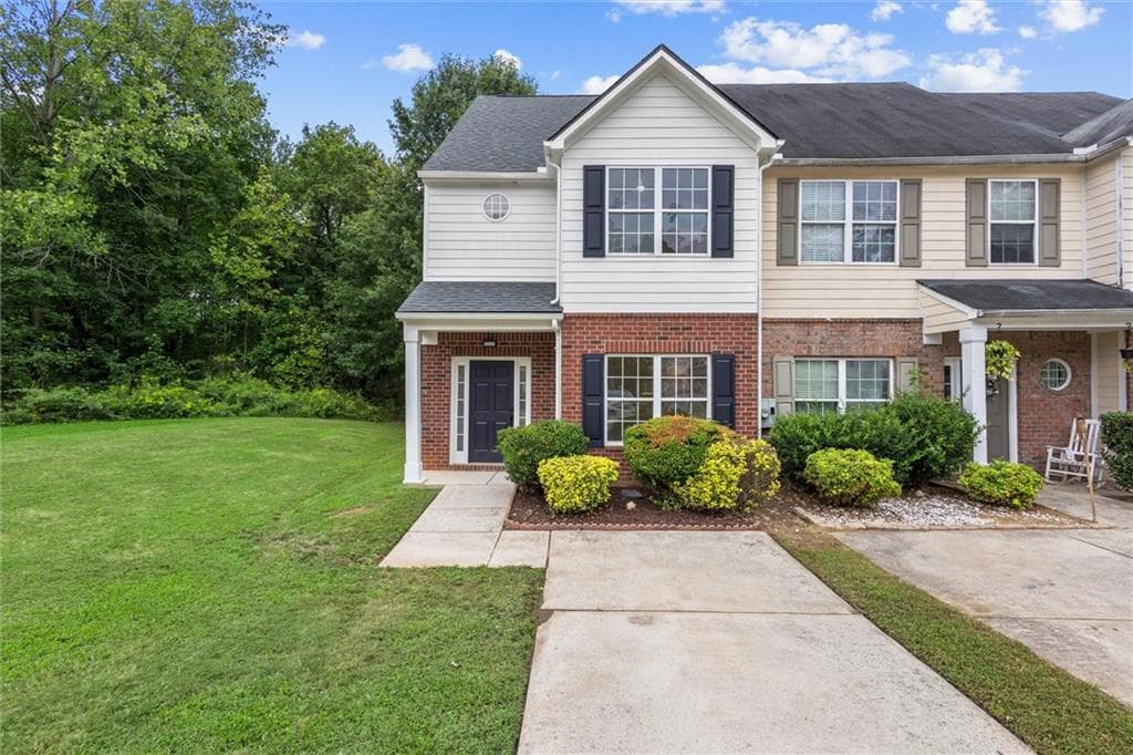 4 bedroom, 3 bathroom, 1,528 sq ft townhouse for sale at 268 Brookview Drive, Riverdale, GA 30274